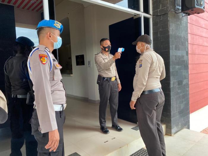 Masuk Mako Polres Meranti Wajib Cuci Tangan dan Cek Suhu Tubuh
