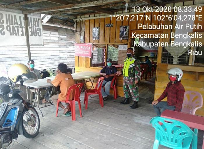 Pelda Rudi Terus Menggalakkan Aturan Protap Kesehatan Kepada Penumpang Roro Bengkalis.