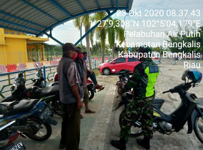 Pelda Rudi Terus Ingatkan Protokol Kesehatan di Roro Bengkalis