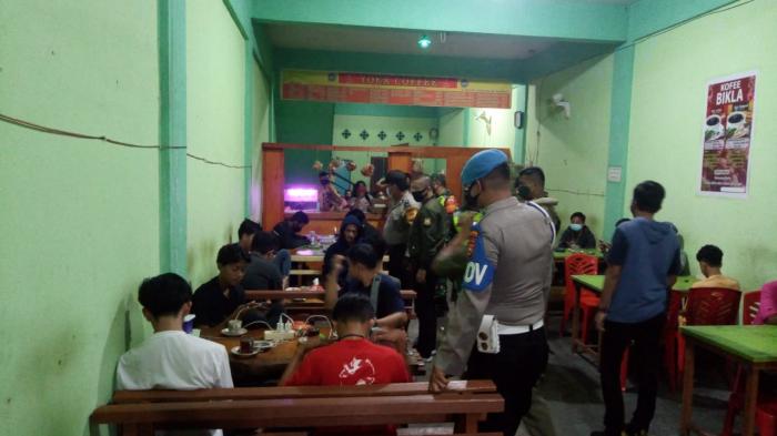 Edukasi Warga Soal Protokol Kesehatan, Tim Terpadu Rutin Lakukan Patroli Malam