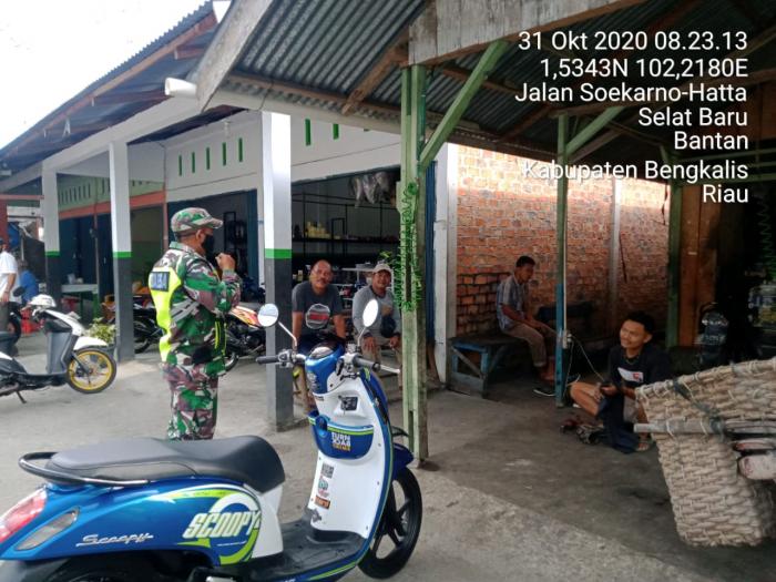 Serda Armansyah dan Serda A. Zamzuri Imbau Masyarakat Akan Pentingnya Protokol Kesehatan