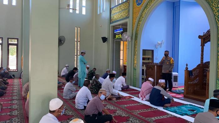 Pererat Silaturahmi dan Jaga Kamtibmas Kondusif, Kapolres Meranti Jumat Keliling di Masjid Al-falah