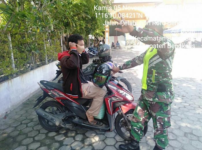 Pelda Rudi Terus Menerapkan Protokol Kesehatan di RoRo Bengkalis