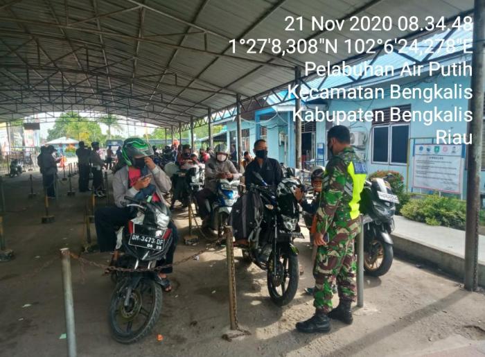 Pelda Rudi Terus Lakukan Patroli Prokes di Roro Bengkalis