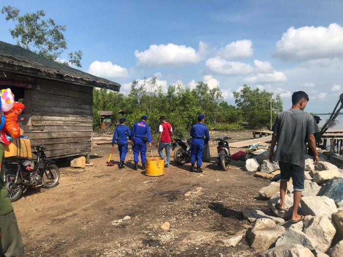 Satpolair Polres Kepulauan Meranti Gelar Aksi Bersih-bersih Pantai Dorak