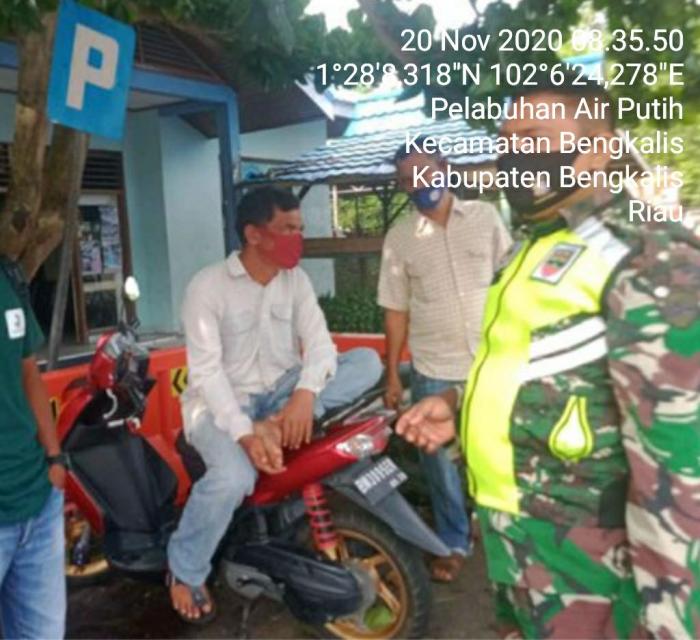 Pelda Rudi Patroli Prokes di Pelabuhan Roro Air Putih