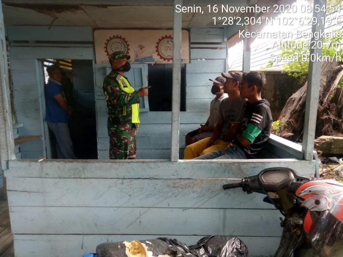 Patroli Prokes Rutin Dilaksnakan Personel Koramil 01/Bengkalis di Taman Andam Dewi Bengkalis