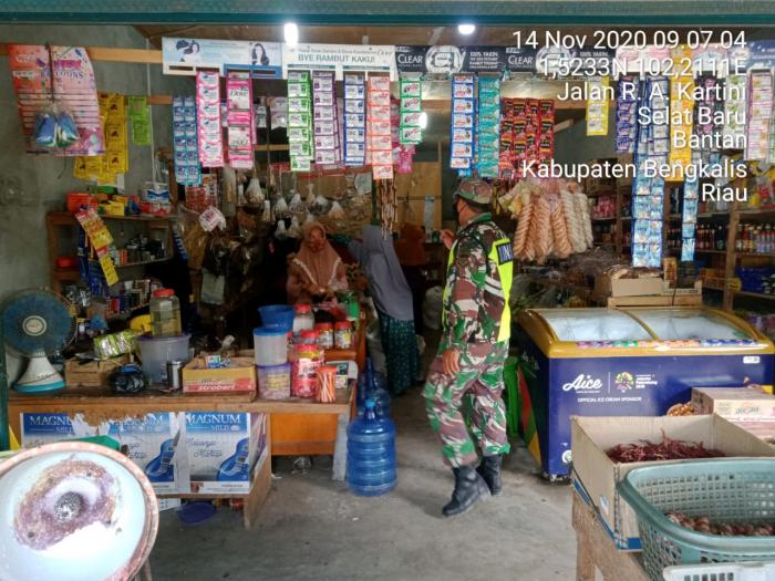 Personel Koramil 01/Bengkalis Terus Lakukan Protokol Kesehatan di Kecamatan Bantan