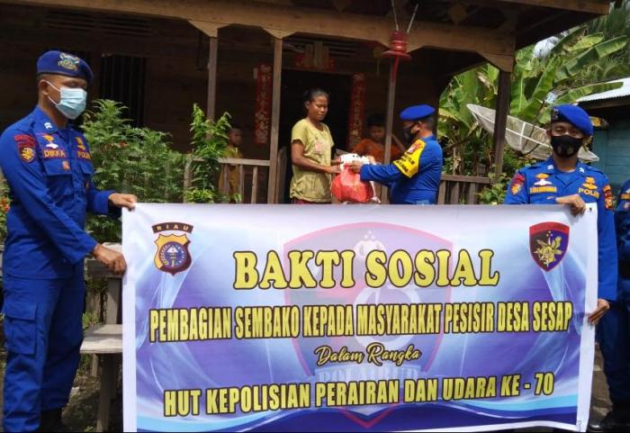 HUT Polairud Ke-70, Satpolair Polres Kepulauan Meranti Bagi-bagi Sembako