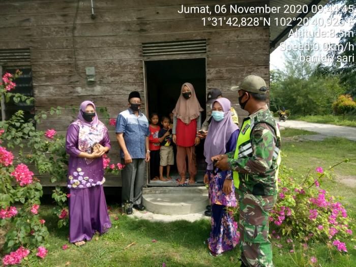Bentuk Kepedulian Penanganan Covid 19 di Bengkalis, TNI Bagikan Masker Gratis kepada Masyarakat