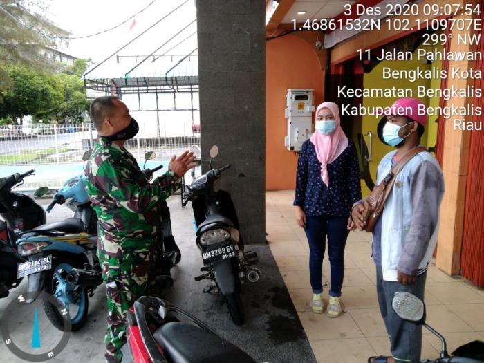 Personel Koramil 01/Bengkalis Patroli Prokes di Taman Andam Dewi
