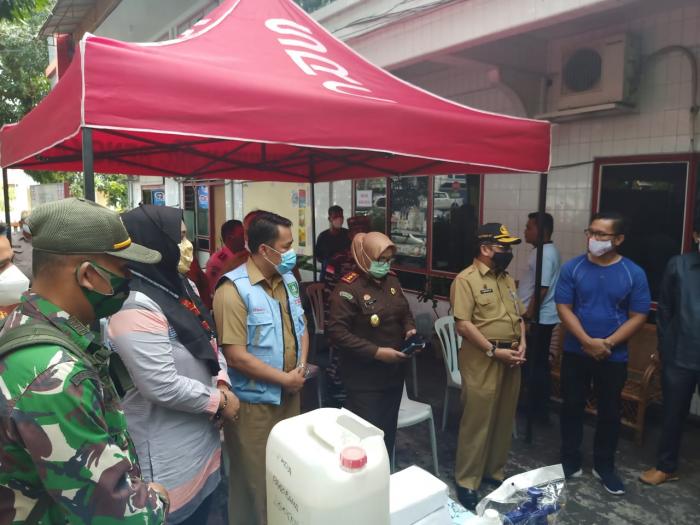 Danramil 01/Bengkalis Dampingi Sekda Bengkalis Cek TPS 