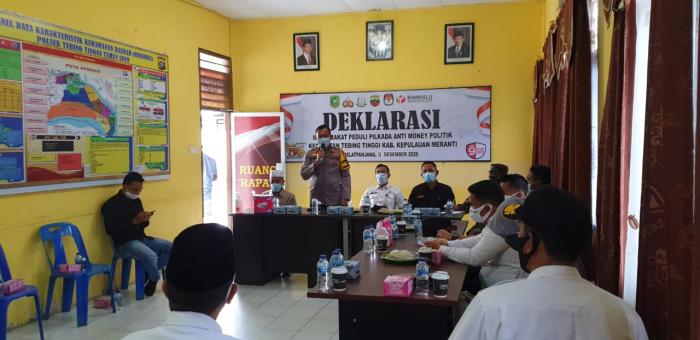 Diinisiasi Polsek Tebing Tinggi, Masyarakat Dua Kecamatan di Meranti Deklarasi Tolak Politik Uang