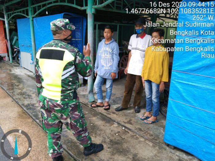 Pagi ini, Sertu Mhd Isa dan Serda Mhd Alimran  Lakukan Patroli Prokes Covid 19 di Taman Andam Dewi