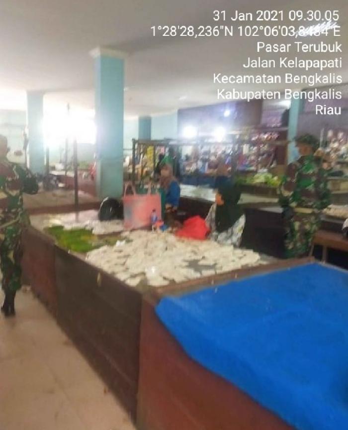 Koramil 01/Bengkalis Patroli di Pasar Terubuk, Ada Apa?