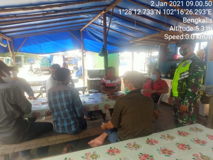 Personel Koramil 01/Bengkalis Giat Patroli Prokes di Plaza 88
