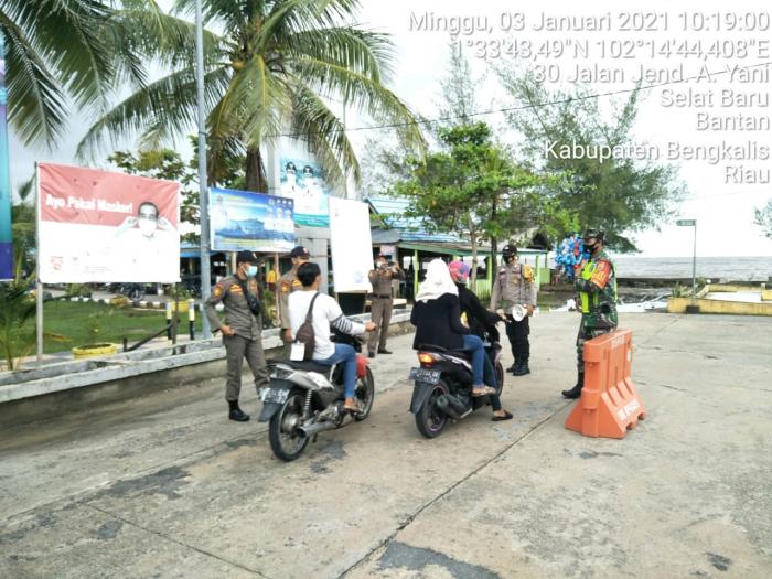 Personil Koramil 01/Bengkalis Lakukan Gakplin Prokes Covid 19 di Kecamatan Bantan