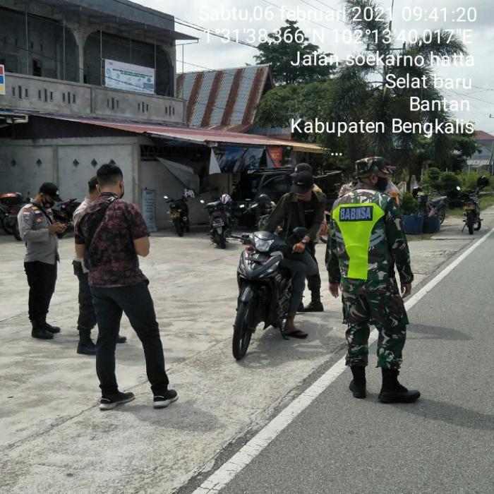 Bersama Polri dan Sat Pol PP, Personil Koramil 01/ Bengkalis Patroli di Kecamatan Bantan