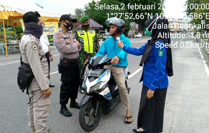 Personil Koramil 01/ Bengkalis Patroli di Pelabuhan Roro Air Putih