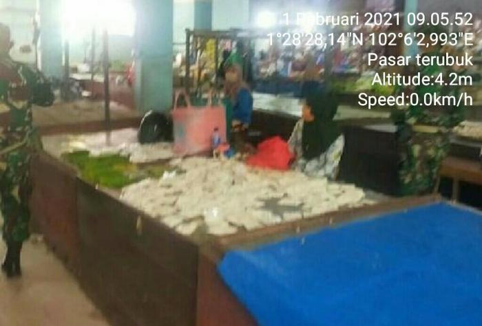 Personil Koramil 01/ Bengkalis Patroli di Pasar Terubuk