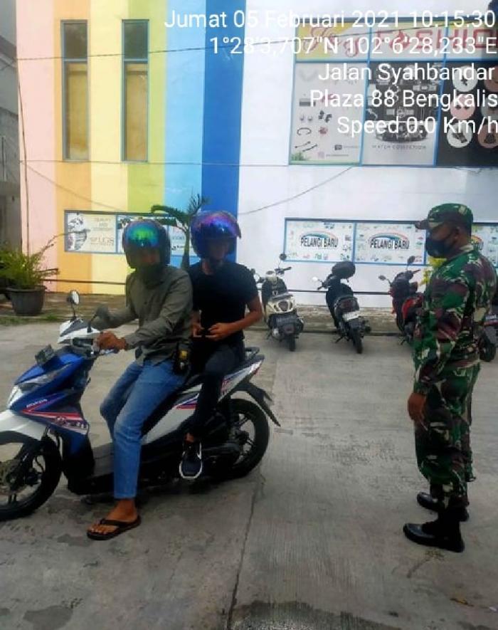 Personil Koramil 01/ Bengkalis Patroli di Plaza 88 Bengkalis