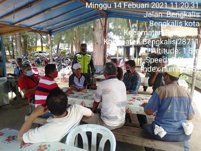 Personil Koramil 01/Bengkalis Patroli Prokes di Plaza 88
