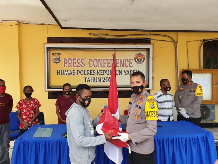 Naok Orarei Tokoh KKB Wilayah Yapen Menyerahkan Diri Kembali ke NKRI