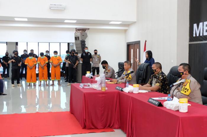Polda Riau Fight Melawan Teror, Seorang Satpam Dan Dua Rekannya Dibekuk