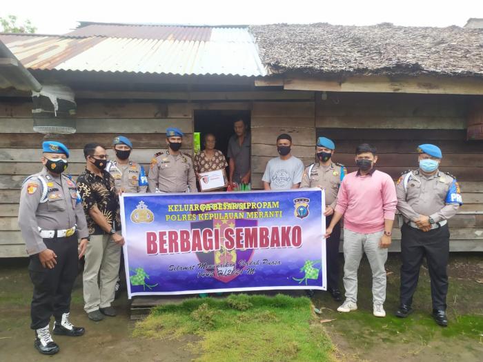 Berbagi di Bulan Ramadan, Propam Polres Meranti Salurkan Sembako Untuk Warga Kurang Mampu