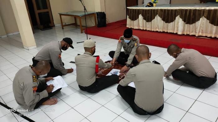 782 Siswa SIP Angkatan 50 Resimen WSA Kumpulkan Zakat Fitrah di Setukpa Polri