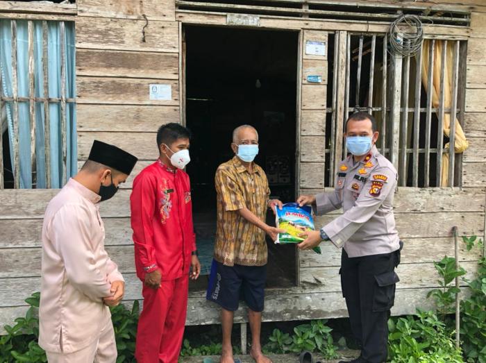 HUT Ke-75 Bhayangkara, Polres Meranti Bagikan Ratusan Paket Sembako