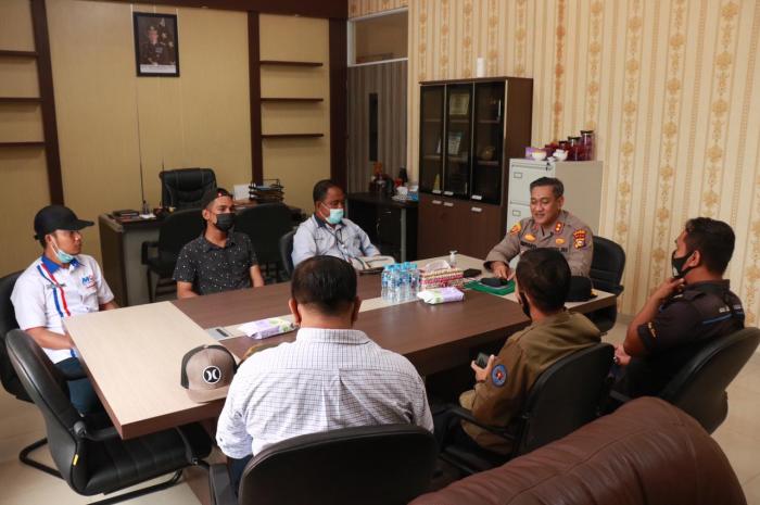 Hari Bhayangkara, Puluhan Wartawan Terima Penghargaan dari Kapolres Meranti