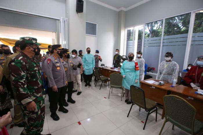 Panglima TNI dan Kapolri Ajak Civitas Akademik, Pemuda hingga Ormas Bantu Percepat Vaksinasi