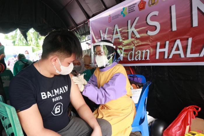 Masyarakat Meranti Antusias Ikut Vaksinasi Covid-19