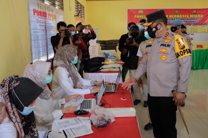 Berikan Bansos dan Gelar Vaksinasi, Kapolda Riau : Kolaborasi dan Sinergi Mampu Tangani Covid-19