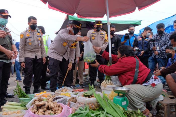 Tinjau Posko PPKM Pasar Cik Puan, Kapolda Riau Ajak Semua Pihak Bangun Untuk Bersama Gerakkan Ekonomi