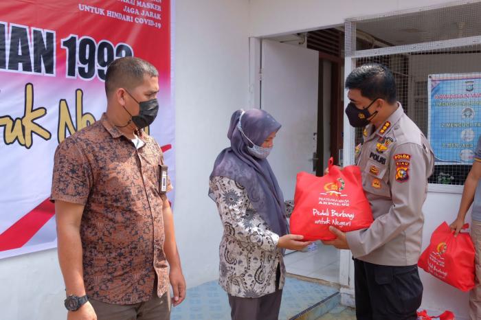 Alumni Akpol 1992 Riau Gelar Bansos �Berbagi Untuk Negeri�, Distribusikan 556 Paket Sembako