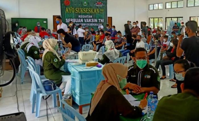Kodim 0303/Bengkalis Selenggarakan Vaksinasi 400 Dosis Kepada Pelajar dan Masyarakat