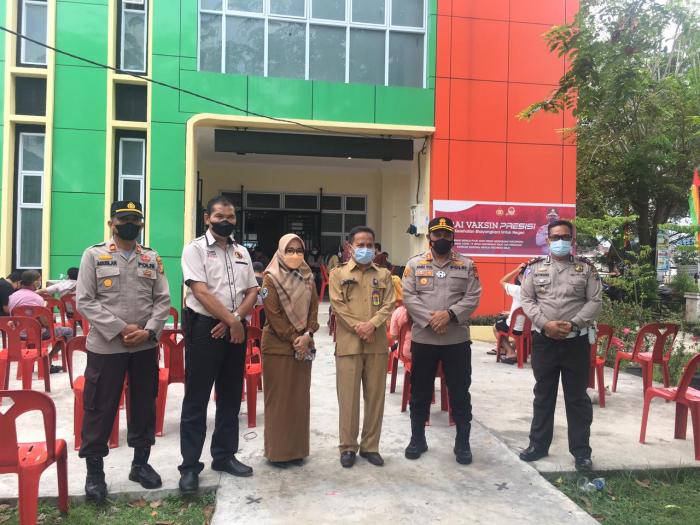 Tinjau Vaksinasi di Puskesmas Selatpanjang, Kapolres Dorong Dinkes Capai Target 1100 Vaksin Per Hari