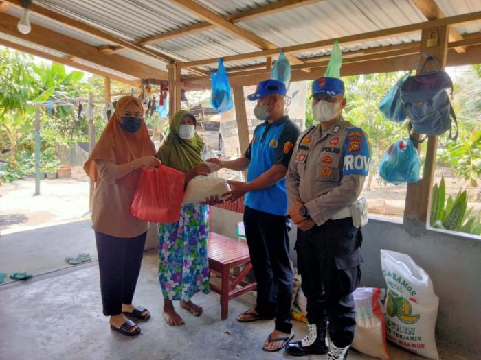 Propam Polres Meranti Kembali Bagikan Sembako ke Warga Terdampak COVID-19
