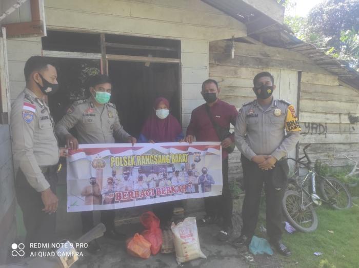 Berbagi Berkah, Cara Polsek Rangsang Barat Bantu Warga Terdampak Pandemi Covid-19