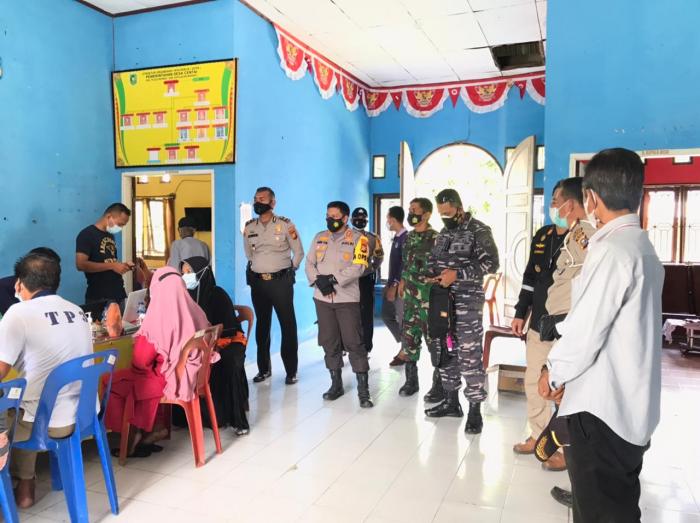 Bersama Danposal, Danramil dan KSOP, Kapolres Meranti Tinjau 2 Sentra Vaksinasi Massal
