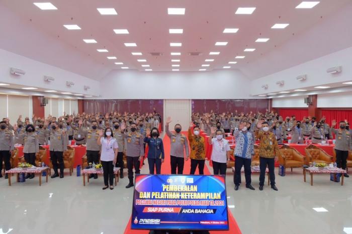 Buka Pelatihan Bagi Personel Yang Akan Masuk Masa Pensiun, Kapolda Berikan 1 Unit Rumah.