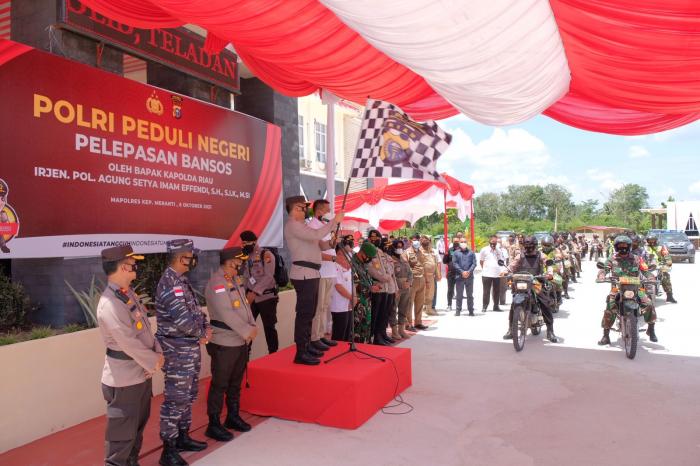 Kapolda Lepas Pasukan Distribusi Bansos di Meranti