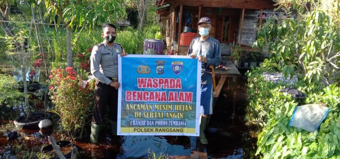 Memasuki Musim Hujan, Bhabinkamtibmas Imbau Warga Waspada Bencana