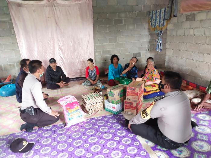 Polsek Rangsang Barat Salurkan Bantuan Untuk Korban Angin Kencang di Desa Melai