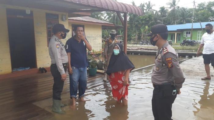 Banjir Rob Landa Kepulauan Meranti, Warga Diimbau Waspada