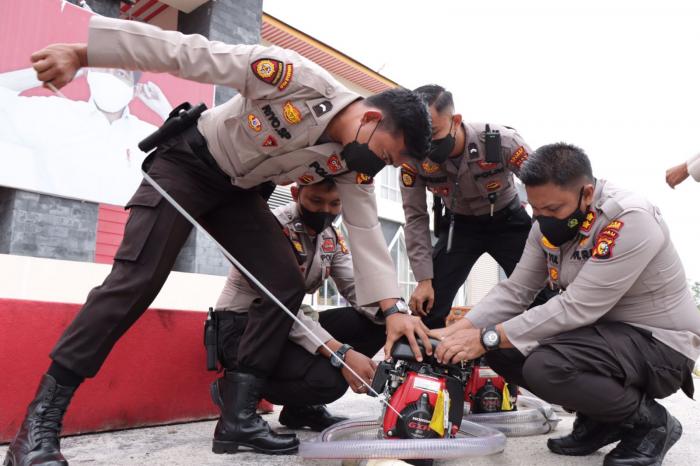 Kapolres Meranti Cek Alat Pemadam Karhulta