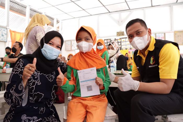 Didampingi Orang Tua, Anak 6-11 Tahun di Meranti Mulai Divaksin Covid-19