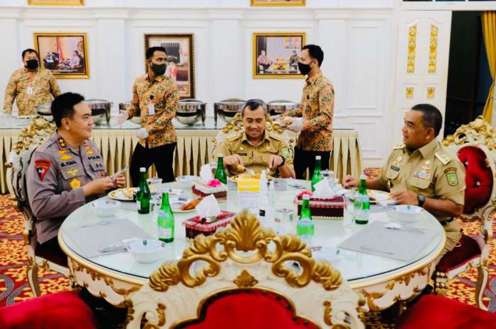 Silaturahmi Dengan Gubri, Kapolda Irjen Pol M Iqbal Berharap Kerjasama dan Sinergitas Tetap Terjaga